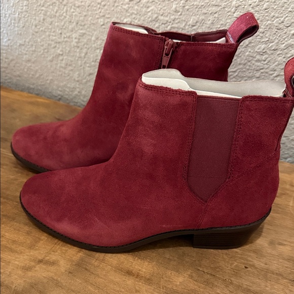 Vionic Shoes - Women's Vionic Roseland Suede Ankle Boots size 9.5 New in Box